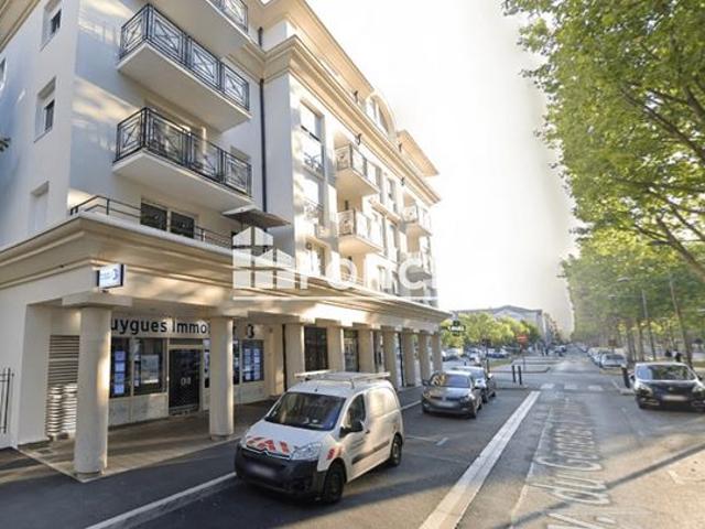 Studio en centre ville, place de parking
