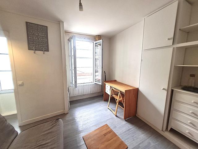STUDIO EN BON ETAT ECOLE MILITAIRE