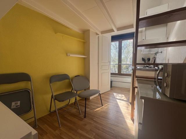 Studio en duplex MEUBLE VANVES centre ville Rue de la république