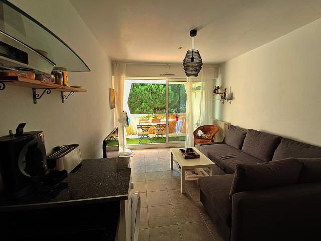 Studio en première ligne vue sur parc arboré