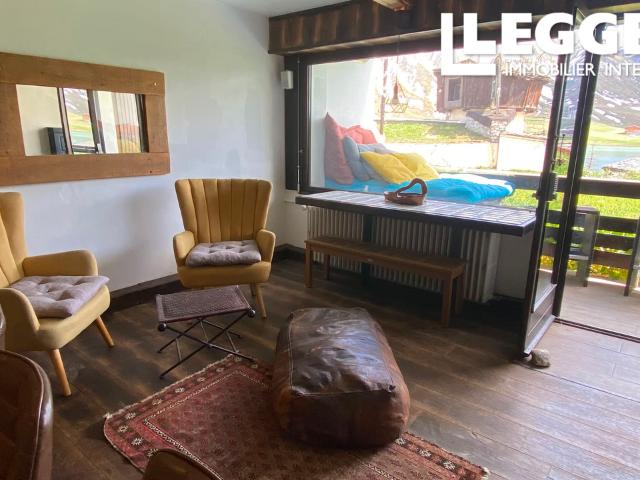 Studio en rez de chaussée, orienté sud, avec pièce annexe et terrace privative