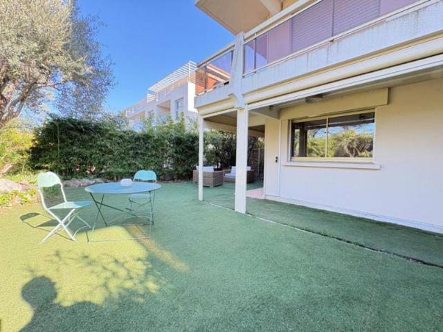 STUDIO EN REZ DE JARDIN CIMIEZ