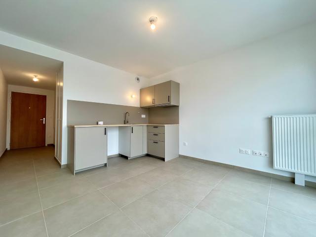STUDIO EN RESIDENCE NEUVE ET STATIONNEMENT METZ