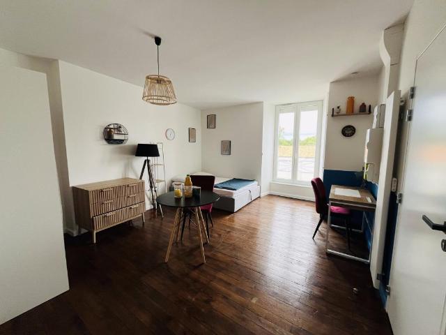 Studio en résidence de service