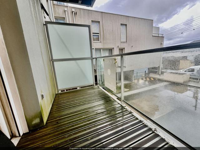 Studio en residence récente avec ascenseur, balcon et parking!