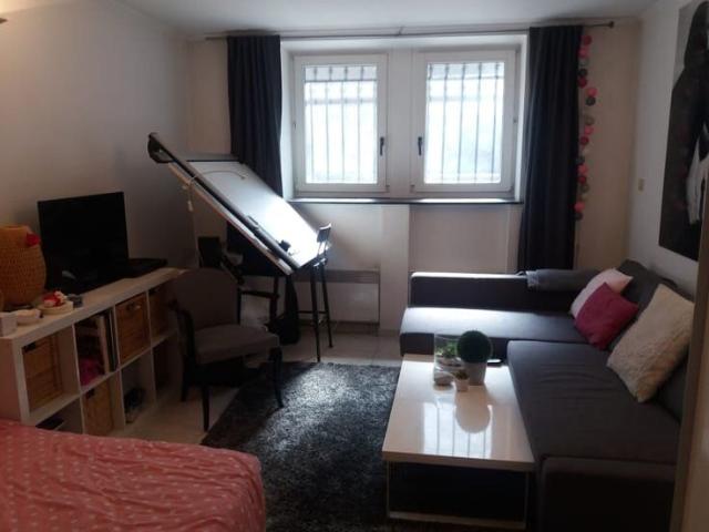 STUDIO ETUDIANT NON MEUBLE 35m2 AU CHÂTELAIN
