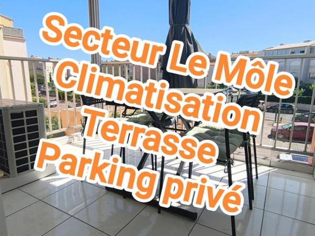 Studio excellent état Parking privé Proche mer
