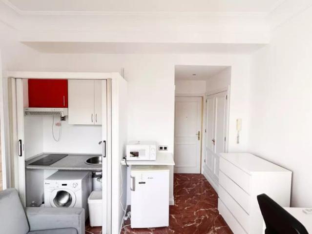 Studio for rent in Castellana