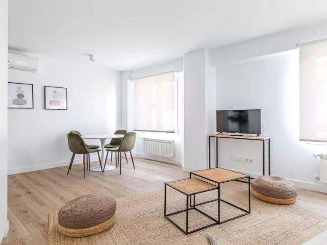 Studio for rent in Castillejos, bills included