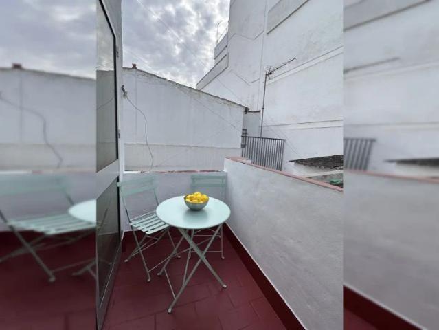 Studio for rent in Cruz Roja Capuchinos, bills included