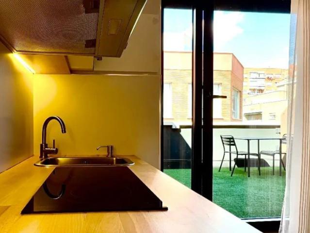 Studio for rent in Cuatro Caminos, bills included