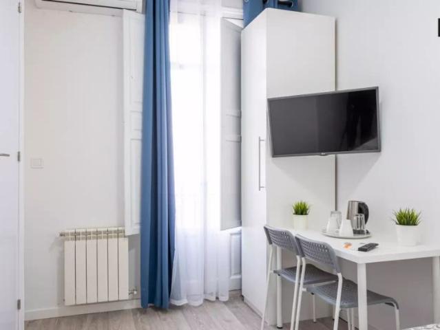 Studio for rent in Arapiles, Madrid, bills included