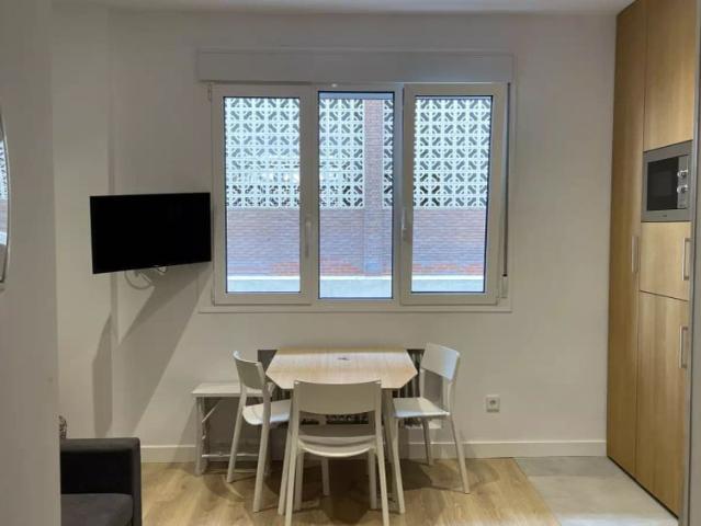Studio for rent in Argüelles, all bills included