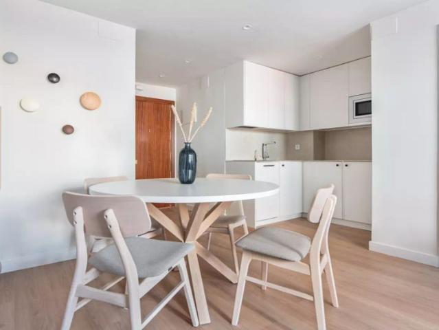 Studio for rent in Guindalera, bills included