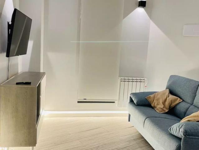 Studio for rent in Guindalera, bills included