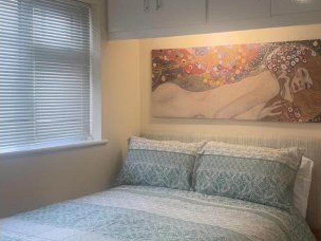 Studio for rent in Dublin, only females