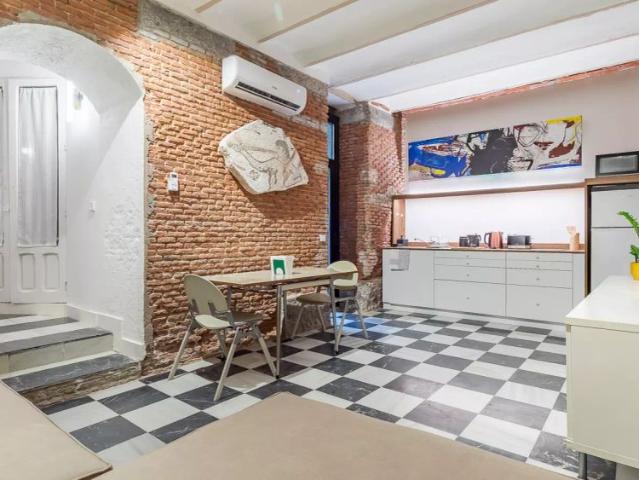 Studio for rent in Embajadores