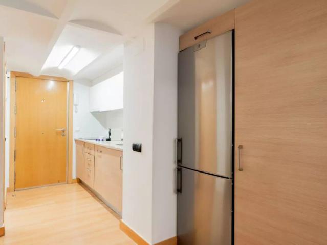 Studio for rent in Embajadores, all bills included