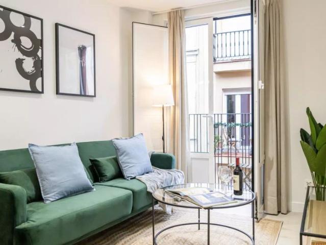 Studio for rent in Embajadores, all bills included