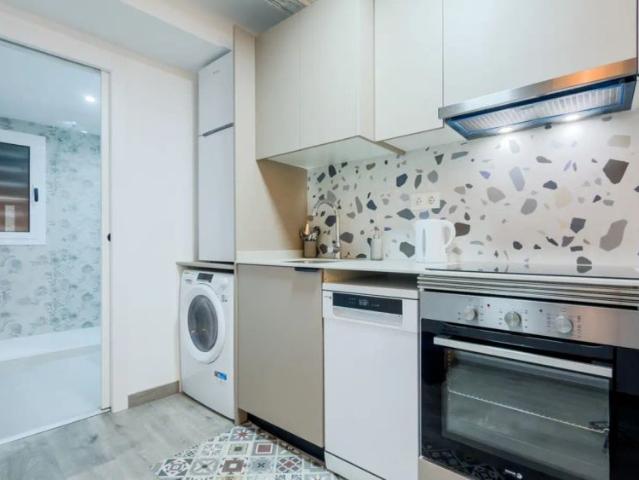 Studio for rent in El Raval, Barcelona. Perfect for professionals, couples, and students