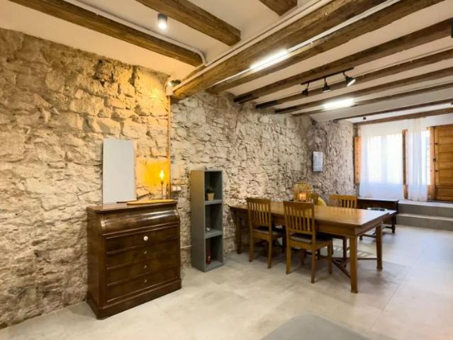 Studio for rent in El Raval, bills included