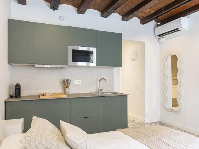 Studio for rent in La Dreta de l'Eixample, all bills included