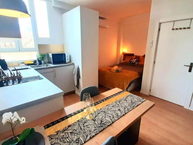 Studio for rent in San Matías Realejo, only females, professionals and students