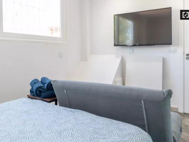 Studio for rent in San Diego, bills included