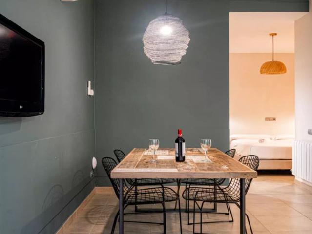 Studio for rent in Sants, bills included