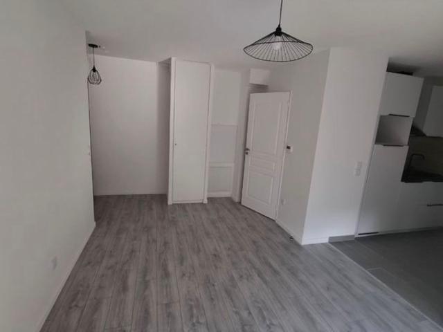 studio for rent in ST PIERRE DU PERRAY 91280