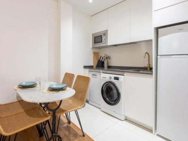 Studio for rent in Palacio, bills included