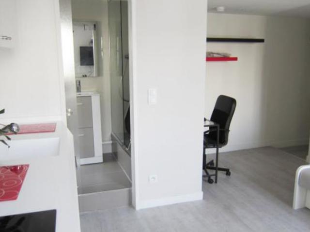 studio for rent in PARIS 10