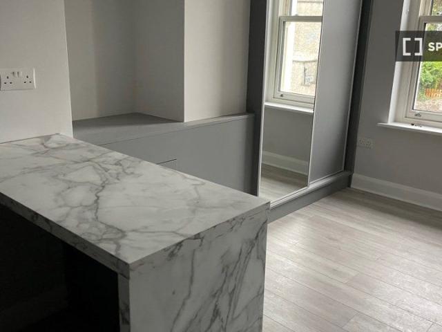Studio for rent in Pembroke, Dublin