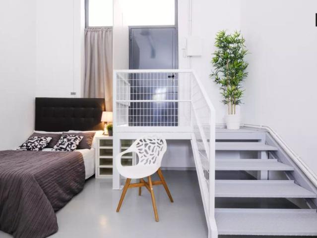 Studio for rent in Pueblo Nuevo, Madrid for professionals or couples