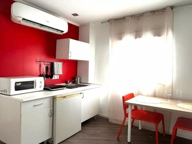 Studio for rent in Russafa, all bills included