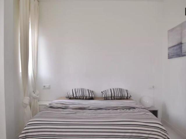 Studio for rent in Russafa, bills included