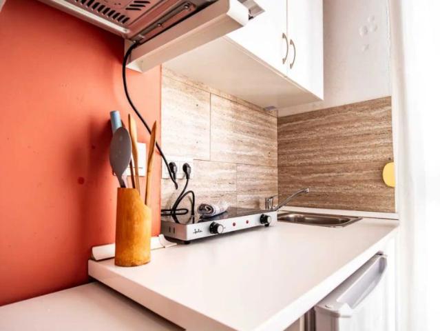 Studio for rent in Russafa, bills included