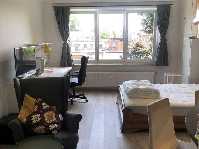 Studio for rent in Université, Brussels