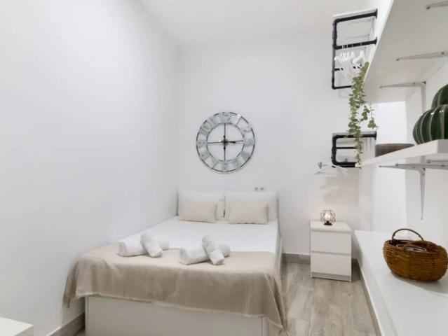 Studio for rent in Universidad, bills included