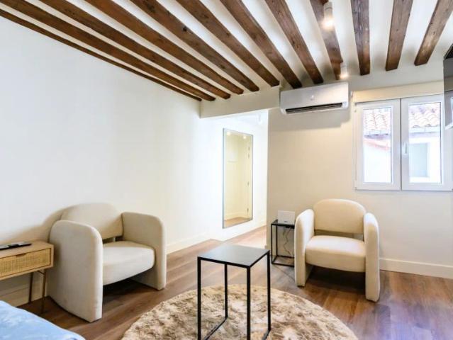 Studio for rent in Universidad, bills included