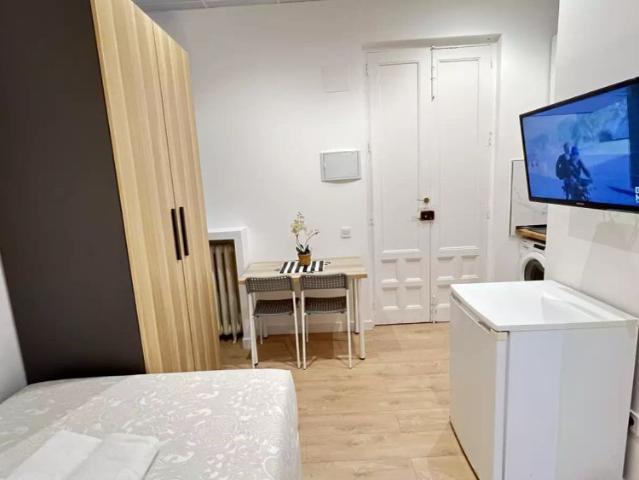 Studio for rent in Universidad, professionals and students only