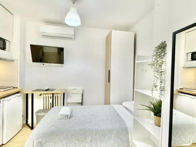 Studio for rent in Vallehermoso, bills included