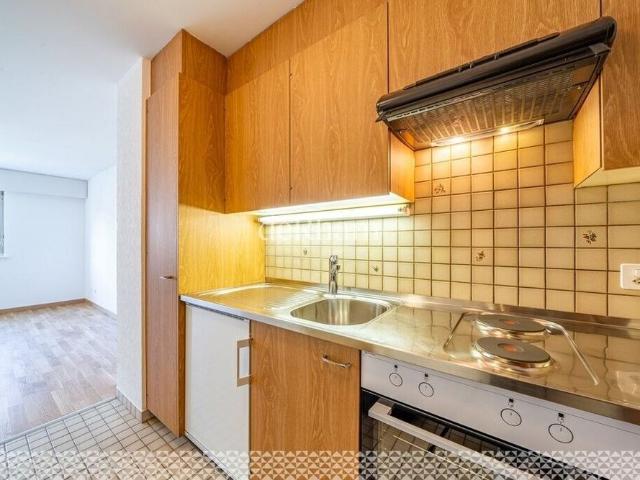 Studio for rent just steps from the lake!