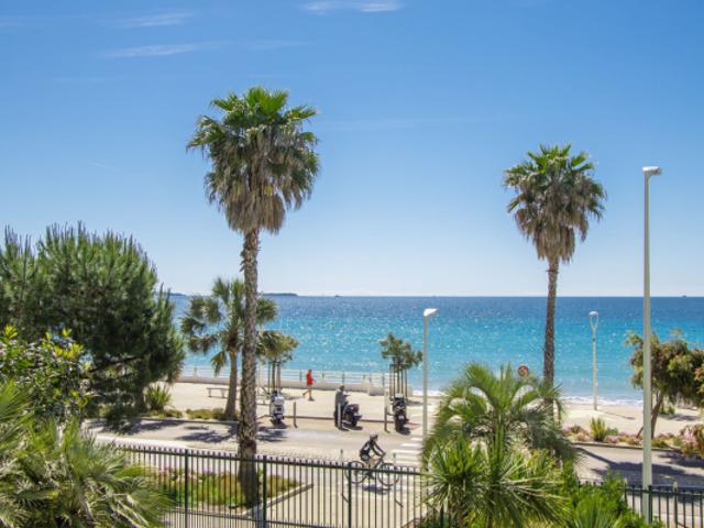 Studio front de mer avec terrasse, vue imprenable, parking e