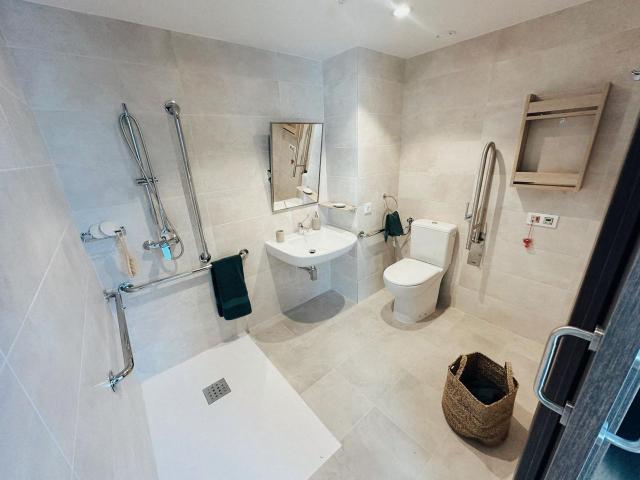 Studio in university residence, Girona Amsterdam Apartments for Rent