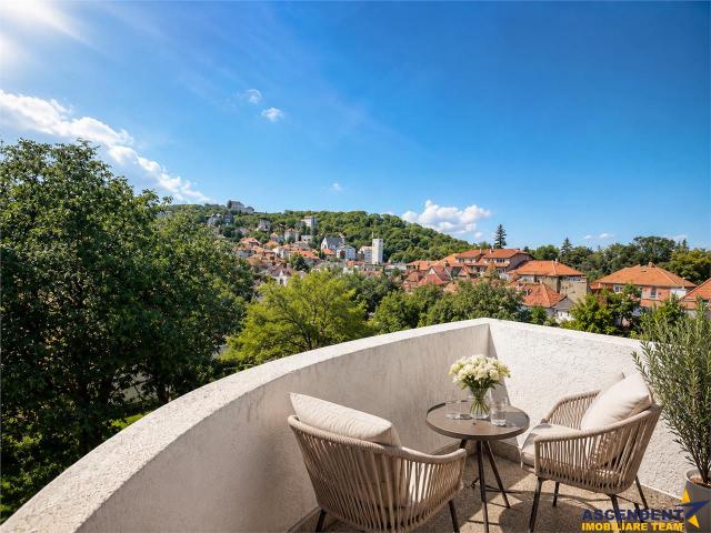 Studio in vila, 50 mp, vedere panoramica, terasa amenajata in curte, boxa, Central Bravov
