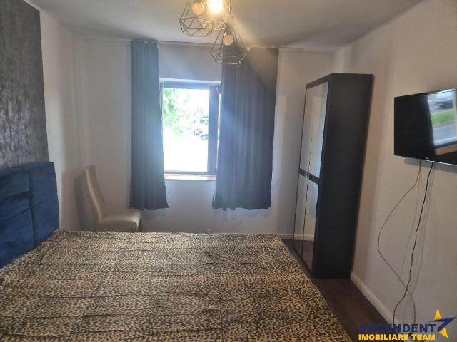 Studio, in vila de Inchiriat cu tereasă in curte
