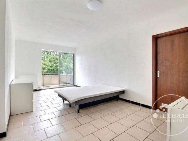 Studio idéalement situé avec terrasse et garage