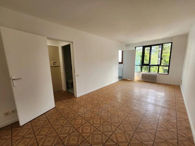 STUDIO ISSY LES MOULINEAUX 1 pièce s 29.22 m2