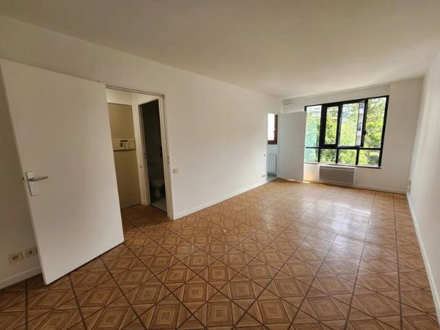 STUDIO ISSY LES MOULINEAUX 1 pièce s 29.22 m2
